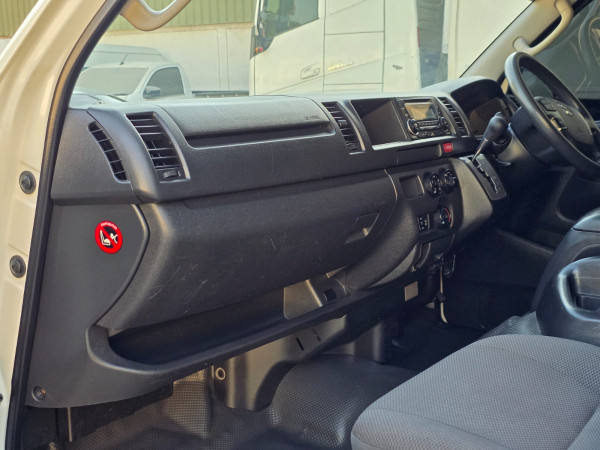 Toyota Hiace 2015/0 White RHD Diesel AT Van 2WD view 3