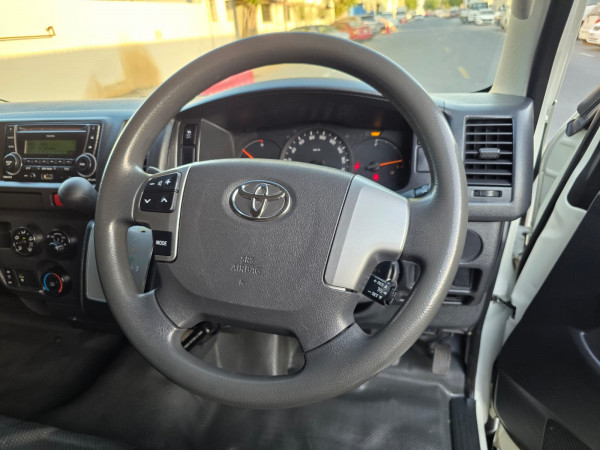 Toyota Hiace 2015/0 White RHD Diesel AT Van 2WD view 7