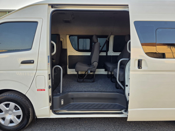 Toyota Hiace 2015/0 White RHD Diesel AT Van 2WD view 10