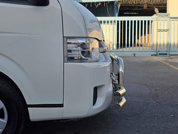 Toyota Hiace 2015/0 White RHD Diesel AT Van 2WD view 12