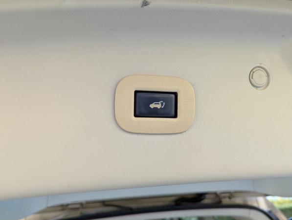 Nissan Patrol 2012/ Beige LHD Petrol AT SUV 4WD view 6