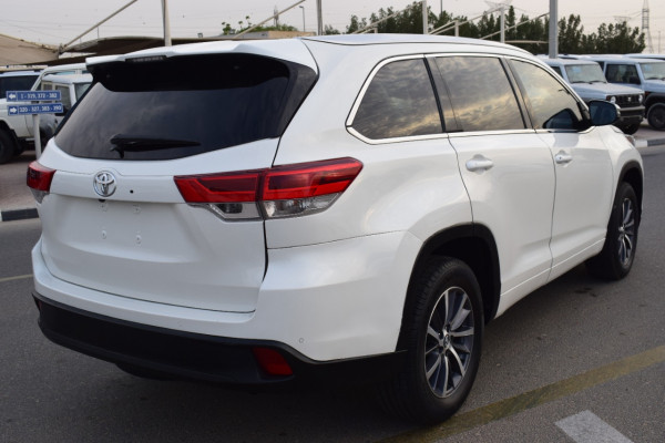 Toyota Kluger 2017  White RHD Petrol AT SUV 4WD view 3