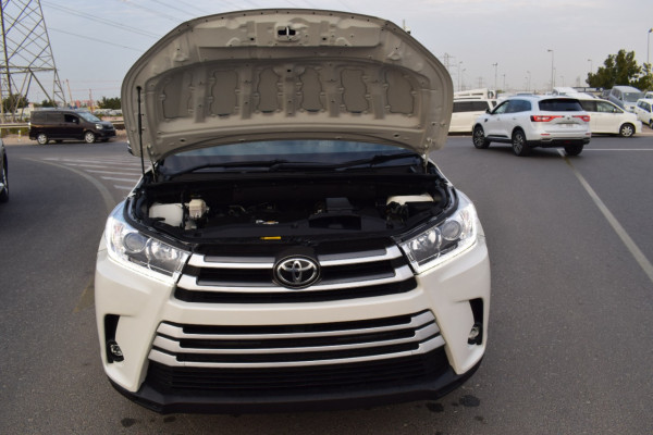 Toyota Kluger 2017  White RHD Petrol AT SUV 4WD view 8