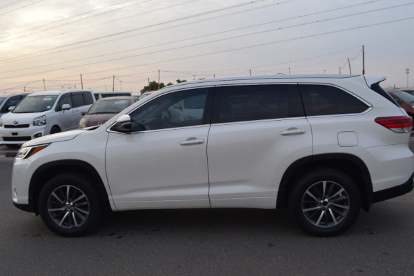 Toyota Kluger 2017  White RHD Petrol AT SUV 4WD view 10