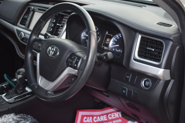 Toyota Kluger 2017  White RHD Petrol AT SUV 4WD view 15
