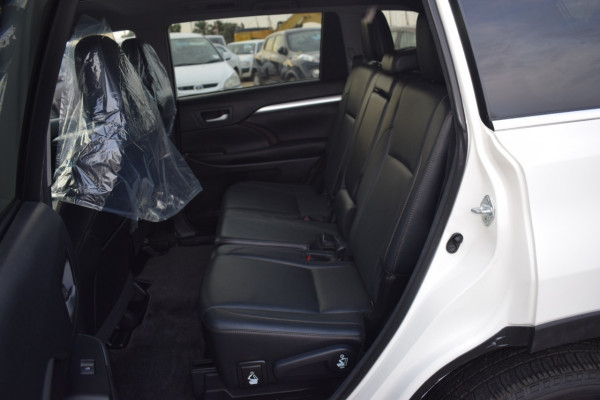 Toyota Kluger 2017  White RHD Petrol AT SUV 4WD view 18