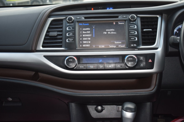 Toyota Kluger 2017  White RHD Petrol AT SUV 4WD view 23