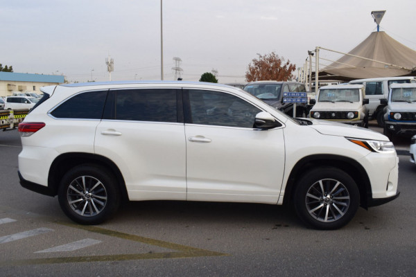 Toyota Kluger 2017  White RHD Petrol AT SUV 4WD view 24