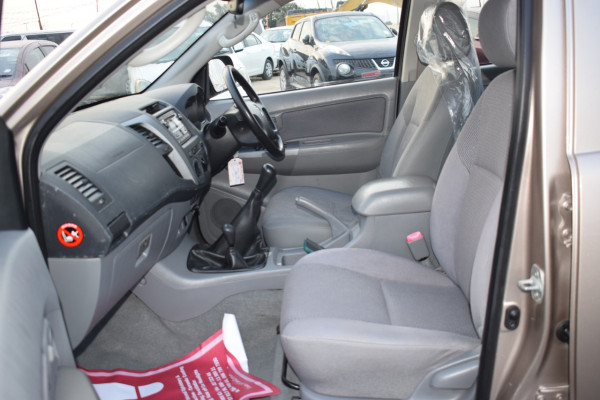 Toyota Hilux 2008  Brown RHD Diesel AT Pickup 4WD view 8