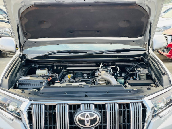 Toyota Prado 2015  Silver RHD Diesel AT SUV 4WD view 9