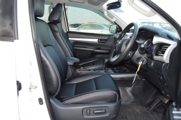 Toyota Hilux 2019  White RHD Diesel AT Pickup 4WD view 6