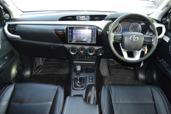 Toyota Hilux 2019  White RHD Diesel AT Pickup 4WD view 7