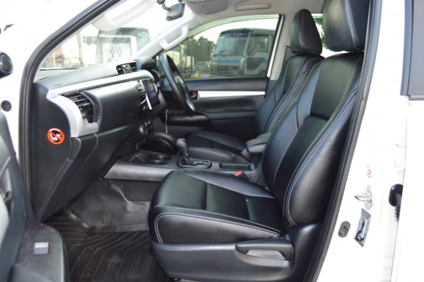 Toyota Hilux 2019  White RHD Diesel AT Pickup 4WD view 11