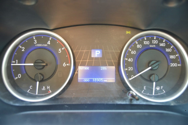 Toyota Hilux 2019  White RHD Diesel AT Pickup 4WD view 17
