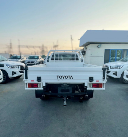 Toyota Hilux 2018  White RHD Diesel MT Pickup 4WD view 4