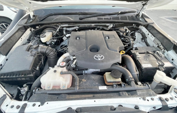 Toyota Hilux 2018  White RHD Diesel MT Pickup 4WD view 5