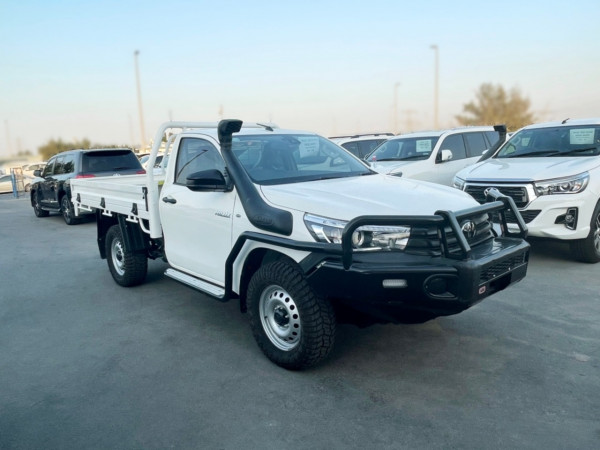 Toyota Hilux 2018  White RHD Diesel MT Pickup 4WD view 6