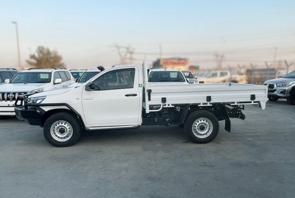 Toyota Hilux 2018  White RHD Diesel MT Pickup 4WD view 7