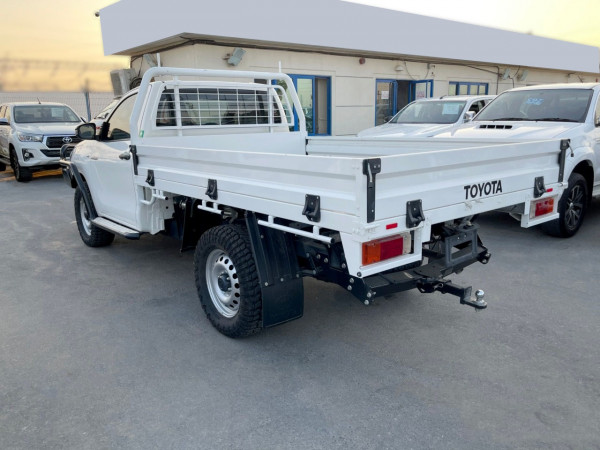 Toyota Hilux 2018  White RHD Diesel MT Pickup 4WD view 8