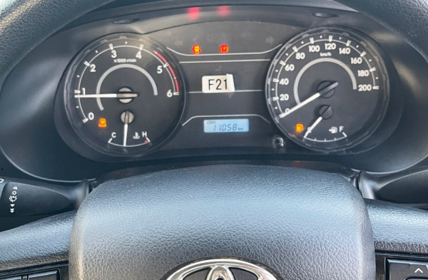 Toyota Hilux 2018  White RHD Diesel MT Pickup 4WD view 10