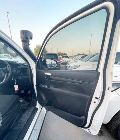 Toyota Hilux 2018  White RHD Diesel MT Pickup 4WD view 11