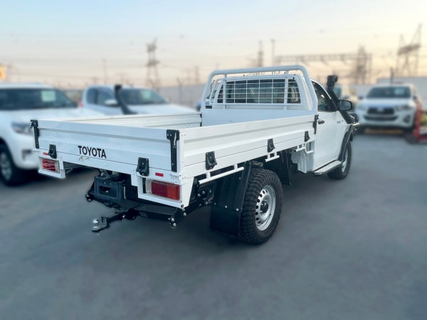 Toyota Hilux 2018  White RHD Diesel MT Pickup 4WD view 15