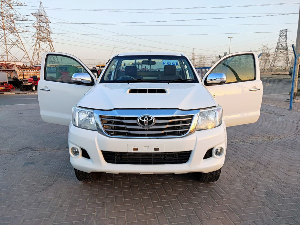 Toyota Hilux 2012  White RHD Diesel MT Pickup 4WD view 5