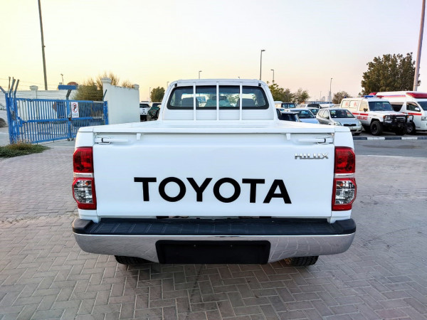 Toyota Hilux 2012  White RHD Diesel MT Pickup 4WD view 6