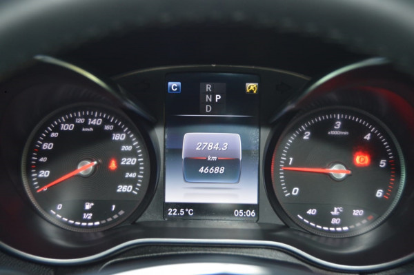 Mercedes-Benz GLC 220 2018  White RHD Petrol AT SUV 4WD view 5