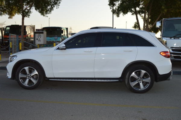 Mercedes-Benz GLC 220 2018  White RHD Petrol AT SUV 4WD view 6