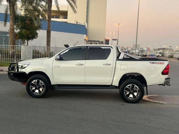 Toyota Hilux 2020  White RHD Diesel AT Pickup 4WD view 6