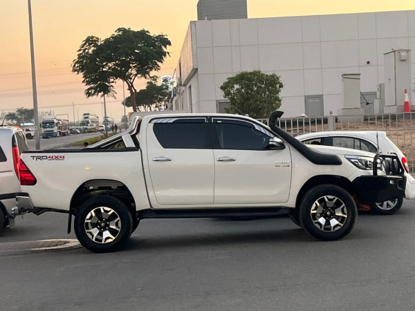 Toyota Hilux 2020  White RHD Diesel AT Pickup 4WD view 9