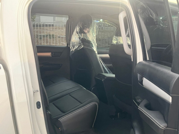 Toyota Hilux 2020  White RHD Diesel AT Pickup 4WD view 10