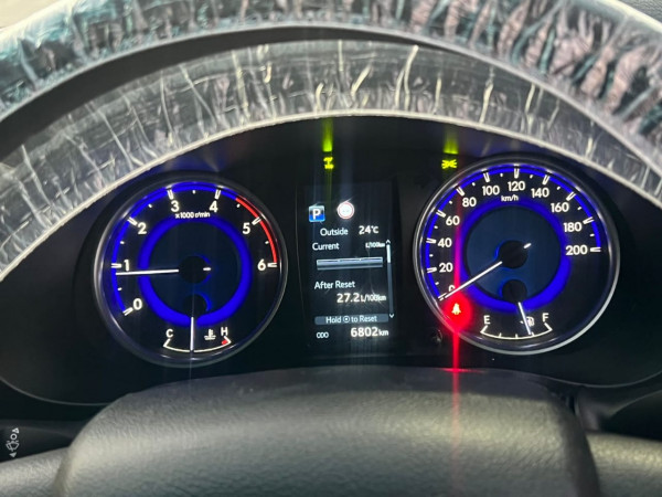 Toyota Hilux 2020  White RHD Diesel AT Pickup 4WD view 11