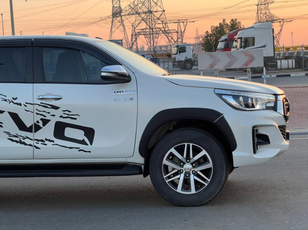 Toyota Hilux 2017  White RHD Diesel MT Pickup 4WD view 6