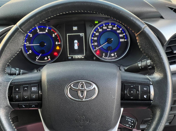 Toyota Hilux 2017  White RHD Diesel MT Pickup 4WD view 7