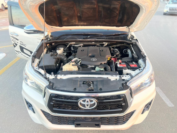 Toyota Hilux 2017  White RHD Diesel MT Pickup 4WD view 10
