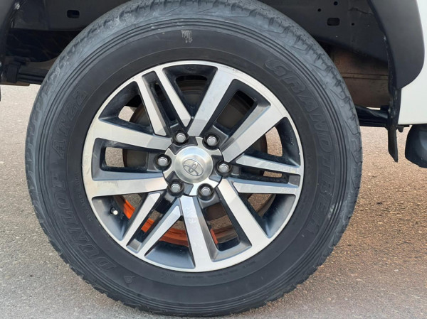Toyota Hilux 2017  White RHD Diesel MT Pickup 4WD view 15