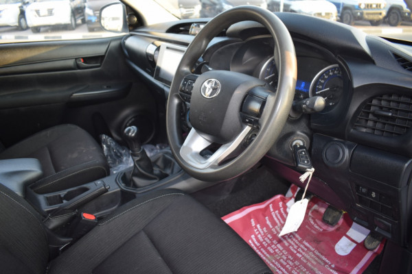 Toyota Hilux 2016  White RHD Diesel MT Pickup 4WD