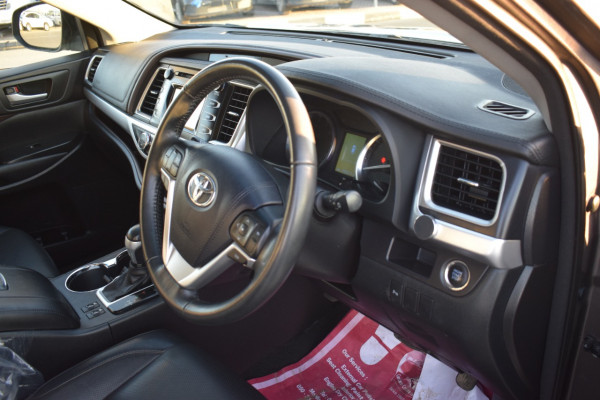Toyota Kluger 2014  Grey RHD Petrol AT SUV 4WD view 10