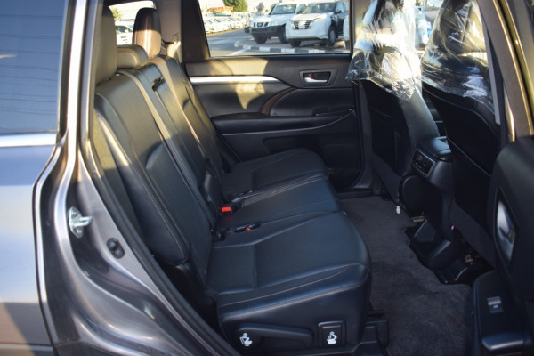 Toyota Kluger 2014  Grey RHD Petrol AT SUV 4WD view 15