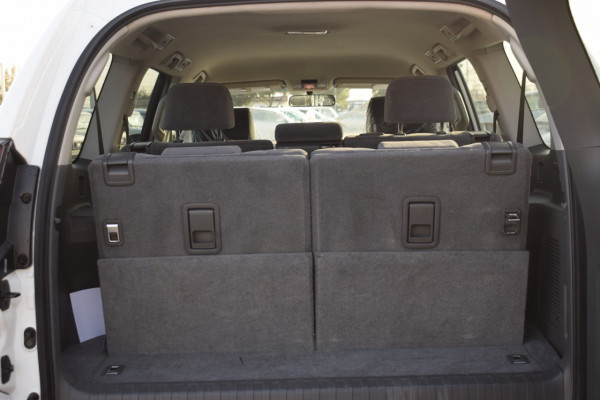 Toyota Prado 2010/ White RHD Diesel AT SUV 4WD view 3
