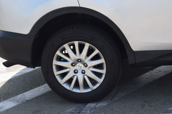 Toyota RAV 4 2015  Silver LHD Petrol AT SUV 2WD view 3