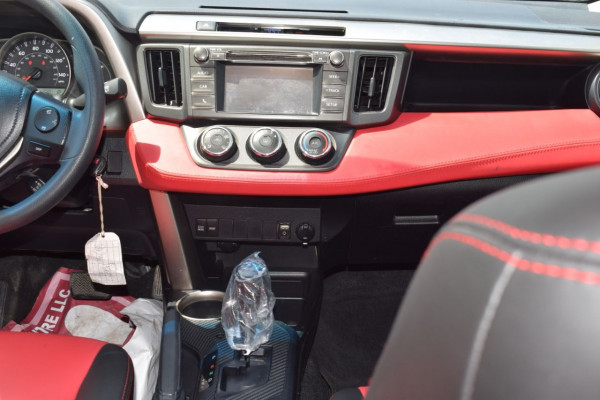 Toyota RAV 4 2015  Silver LHD Petrol AT SUV 2WD view 8
