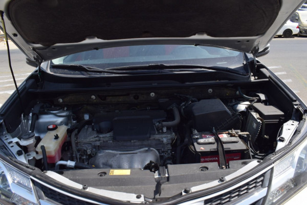 Toyota RAV 4 2015  Silver LHD Petrol AT SUV 2WD view 9