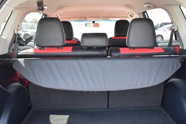 Toyota RAV 4 2015  Silver LHD Petrol AT SUV 2WD view 24