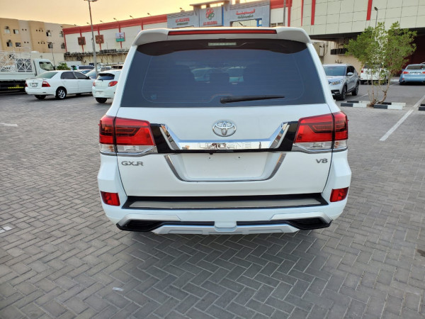 Toyota Land Cruiser 2008  White LHD Petrol AT SUV 4WD view 5