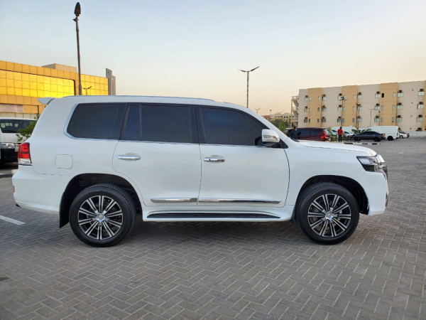 Toyota Land Cruiser 2008  White LHD Petrol AT SUV 4WD view 7
