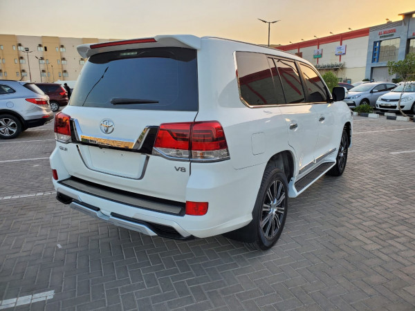 Toyota Land Cruiser 2008  White LHD Petrol AT SUV 4WD view 9