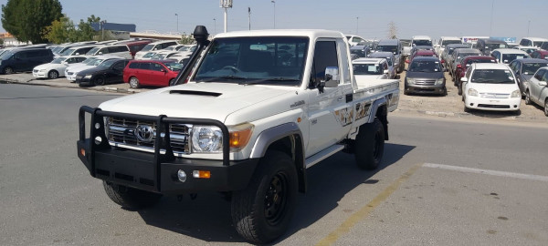 Toyota Land Cruiser Pickup 2011  White RHD Diesel MT Pickup 4WD view 3